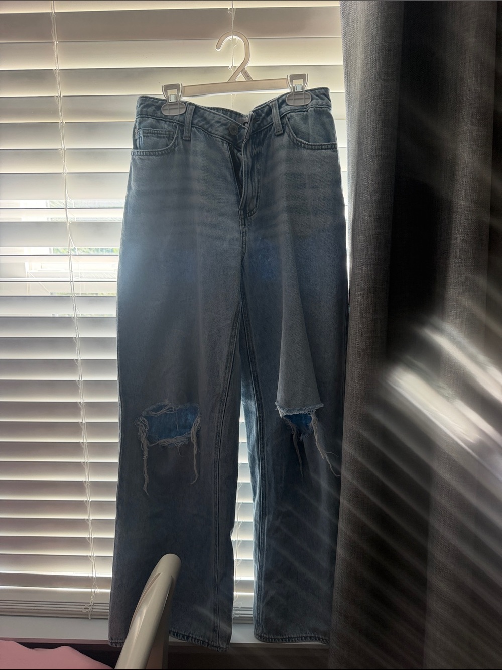 SO Men's Relaxed Distressed Straight-Leg Jeans - Washed Blue